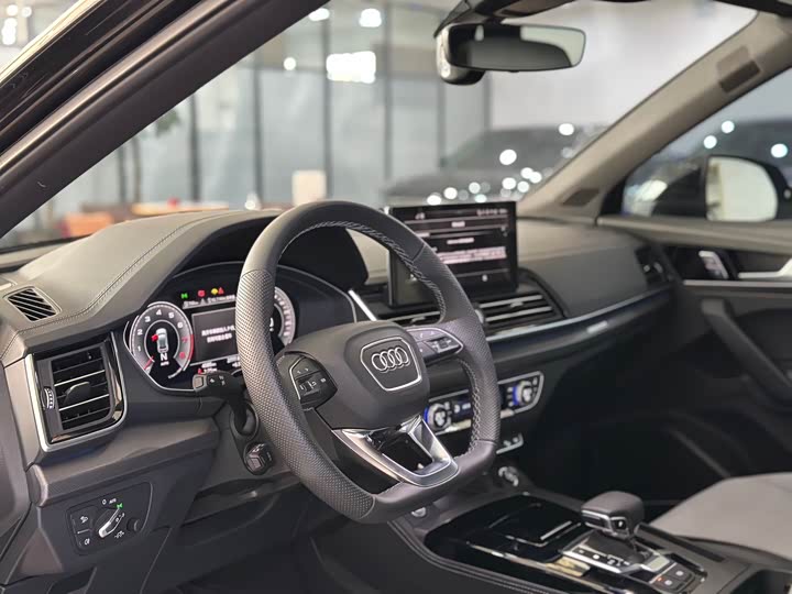 Фото 4 - Audi Q5L