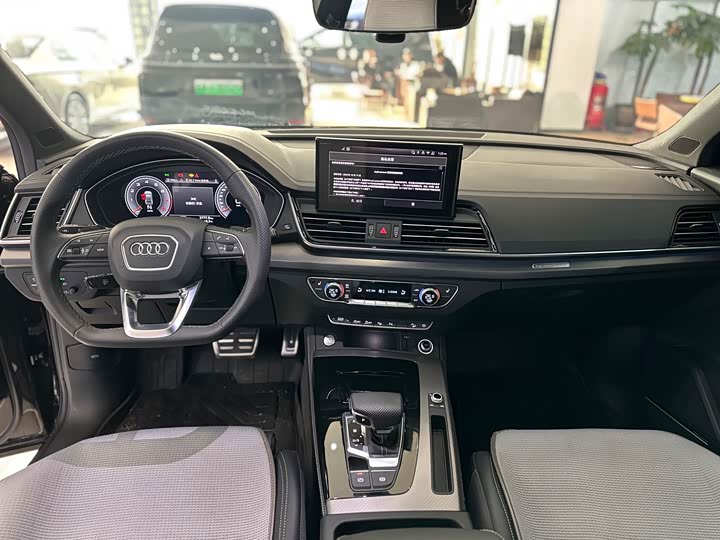 Фото 5 - Audi Q5L