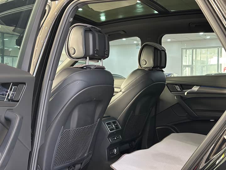 Фото 6 - Audi Q5L