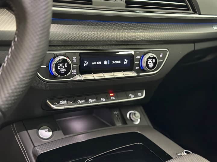 Фото 7 - Audi Q5L