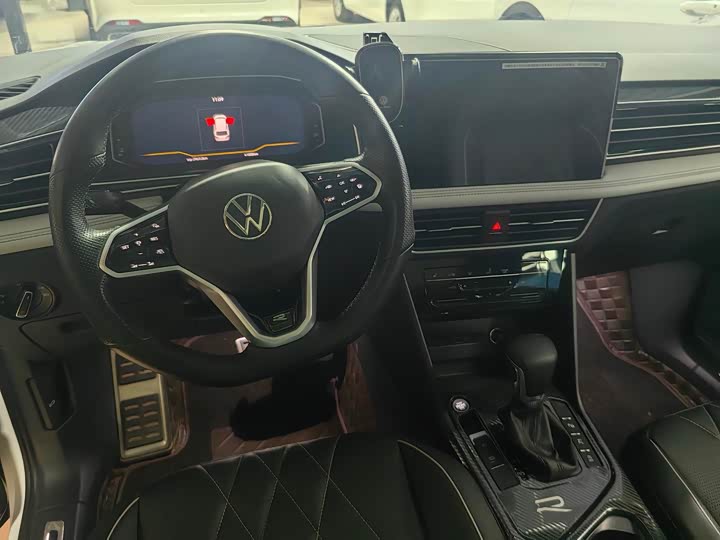 Фото 10 - Volkswagen Tiguan L Pro