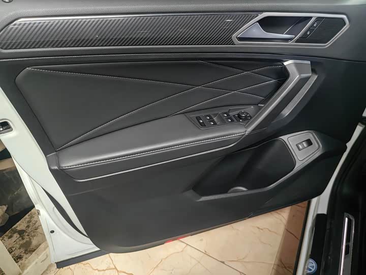 Фото 11 - Volkswagen Tiguan L Pro