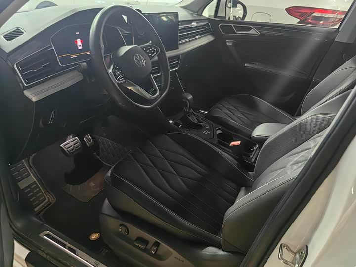 Фото 7 - Volkswagen Tiguan L Pro