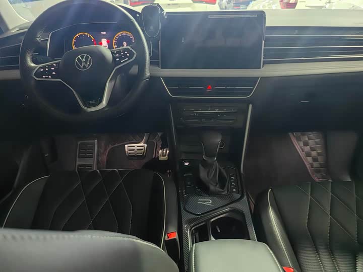 Фото 8 - Volkswagen Tiguan L Pro