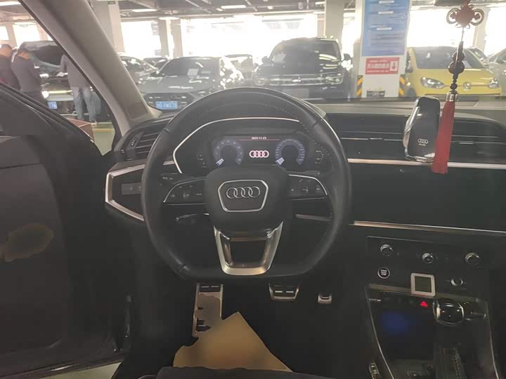 Фото 11 - Audi Q3