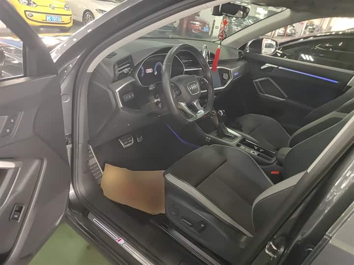 Фото 16 - Audi Q3