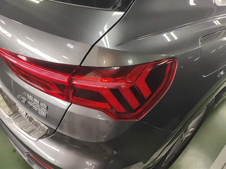 Фото 8 - Audi Q3