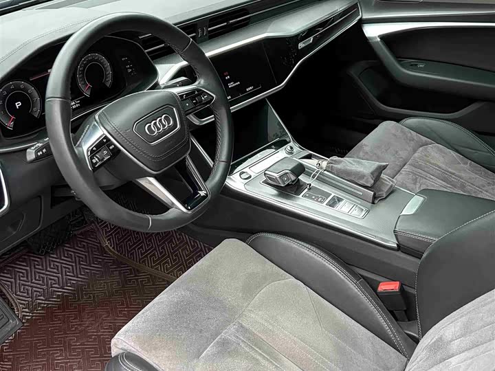 Фото 7 - Audi A6L