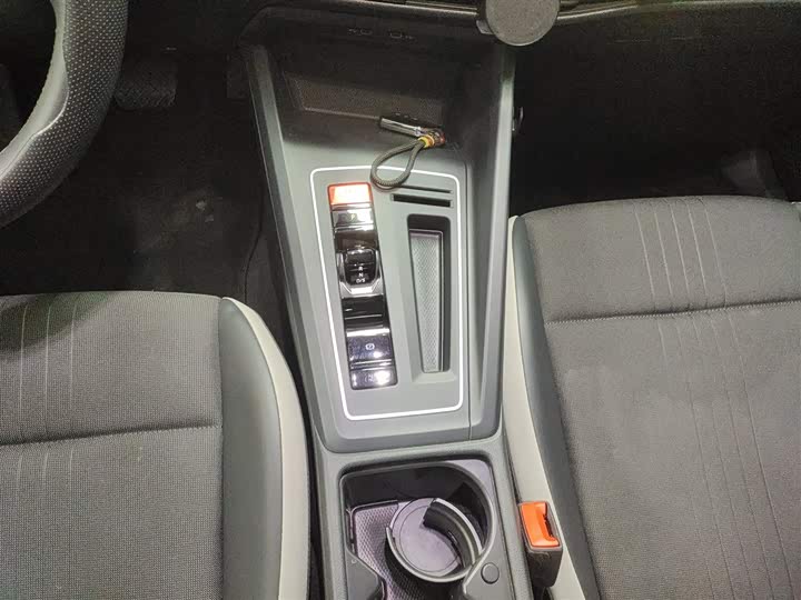 Фото 14 - Volkswagen Golf