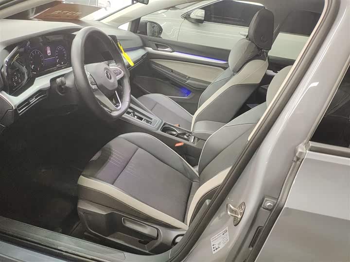 Фото 15 - Volkswagen Golf