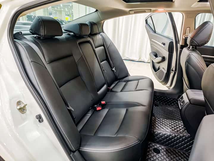 Фото 18 - Nissan Teana