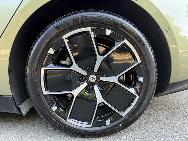 Фото 31 - Xiaomi SU7