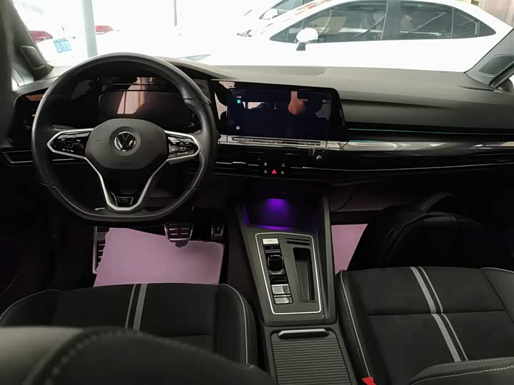 Фото 10 - Volkswagen Golf