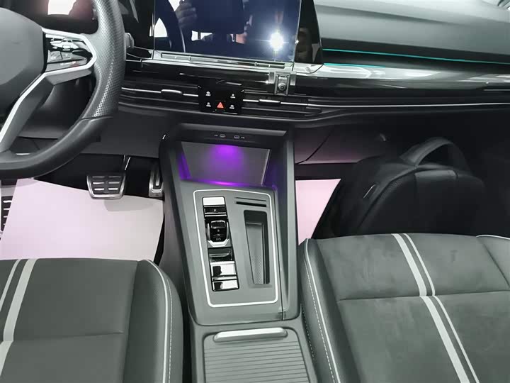 Фото 14 - Volkswagen Golf