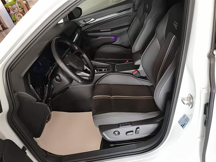 Фото 15 - Volkswagen Golf