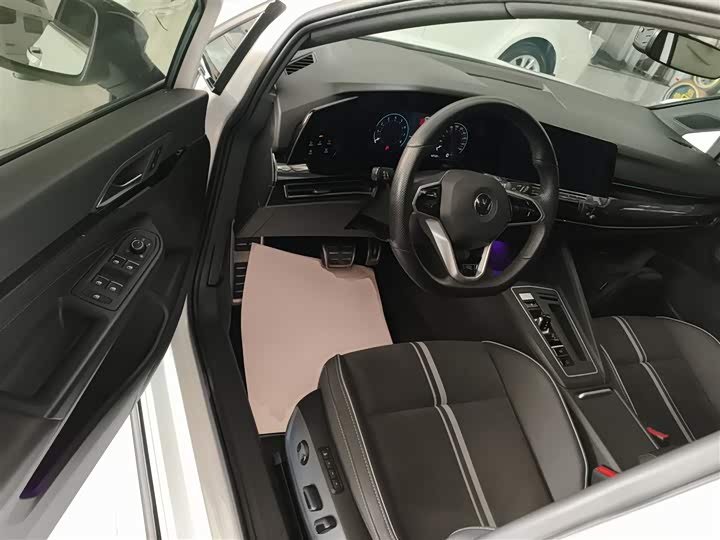 Фото 16 - Volkswagen Golf