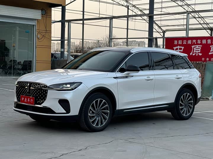 Фото 1 - Lincoln Corsair