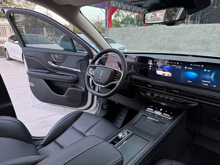 Фото 10 - Lincoln Corsair