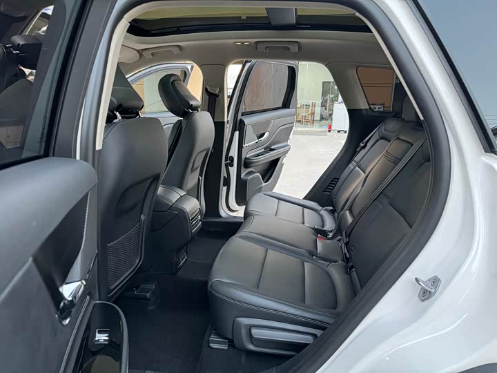 Фото 12 - Lincoln Corsair