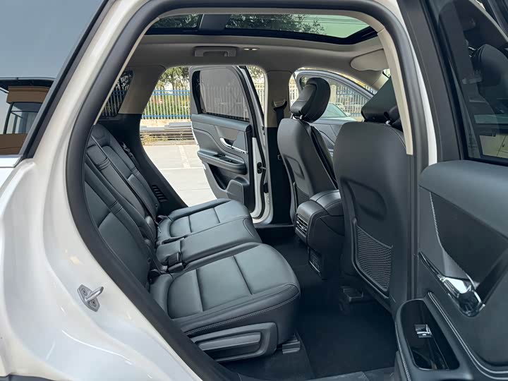 Фото 13 - Lincoln Corsair