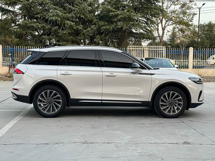 Фото 16 - Lincoln Corsair