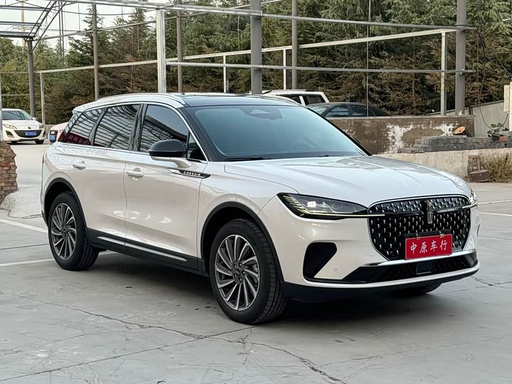 Фото 3 - Lincoln Corsair