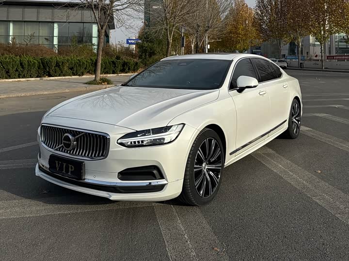 Фото 1 - Volvo S90