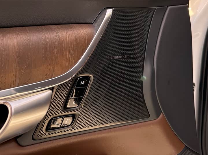 Фото 11 - Volvo S90