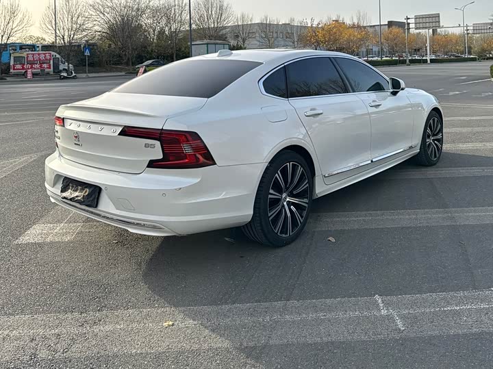 Фото 8 - Volvo S90