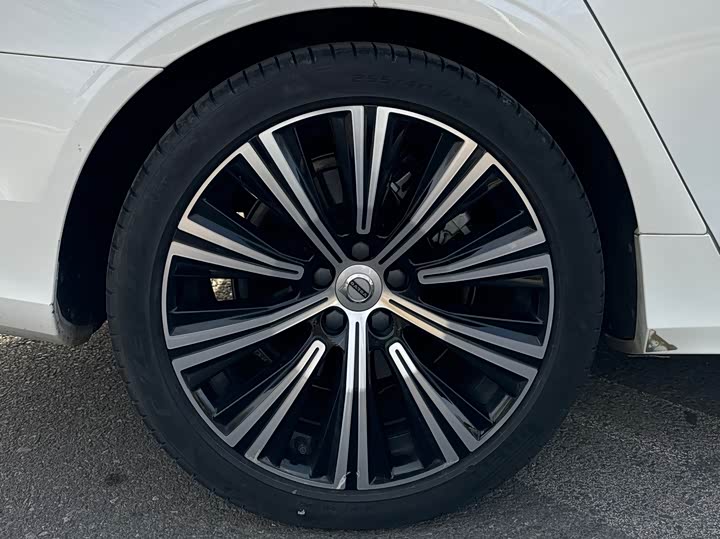 Фото 9 - Volvo S90