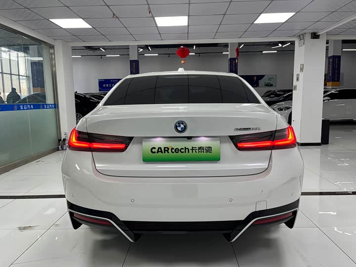 Фото 16 - BMW i3