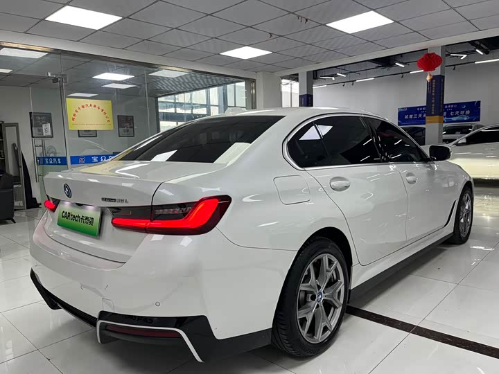 Фото 17 - BMW i3