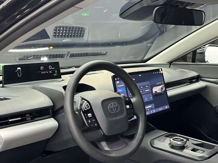 Фото 10 - Toyota bZ5