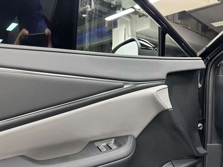 Фото 12 - Toyota bZ5