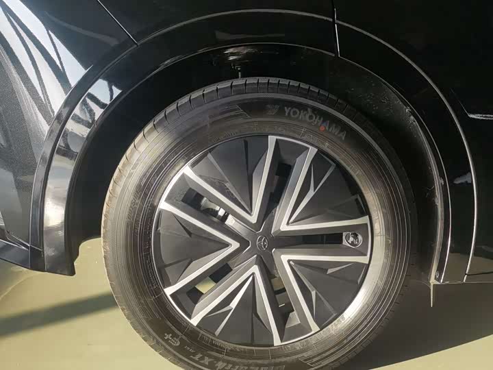 Фото 15 - Toyota bZ5