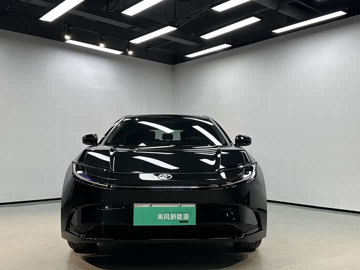 Фото 2 - Toyota bZ5