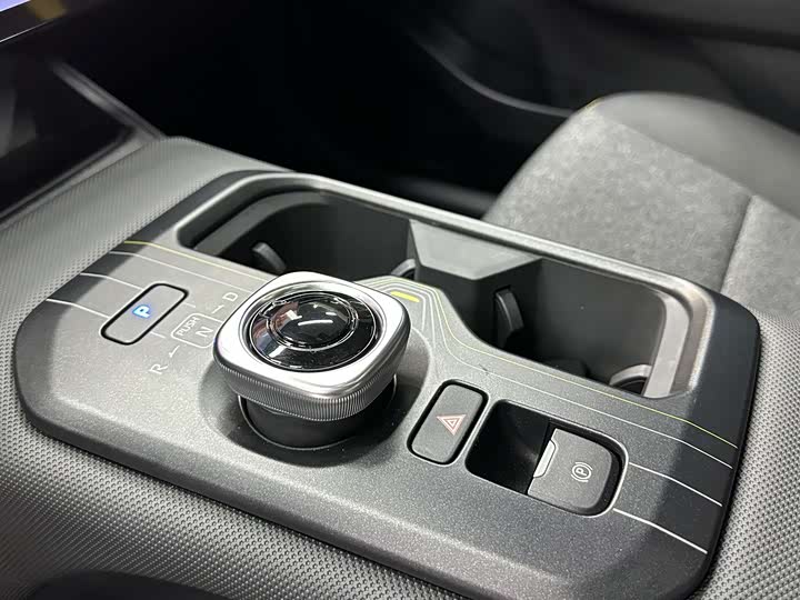 Фото 8 - Toyota bZ5