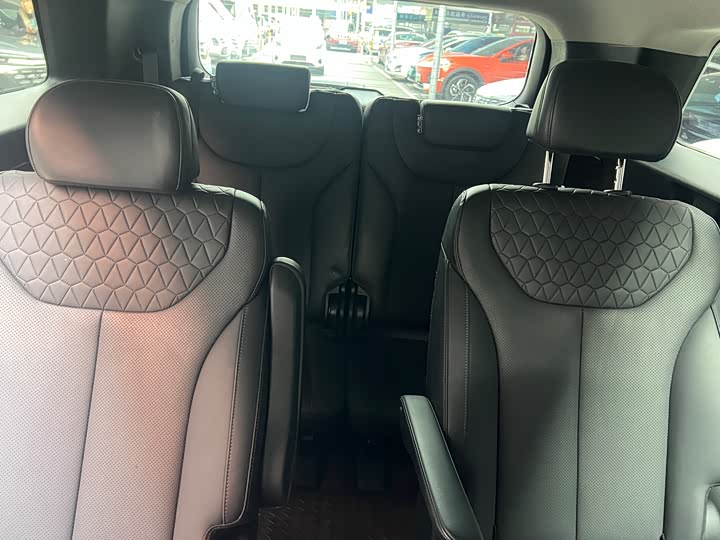 Фото 14 - Hyundai Santa Fe