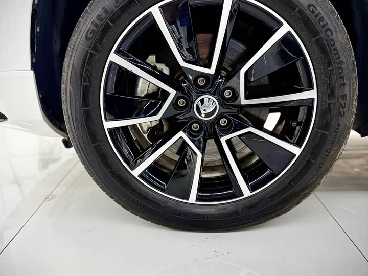 Фото 9 - Skoda Karoq