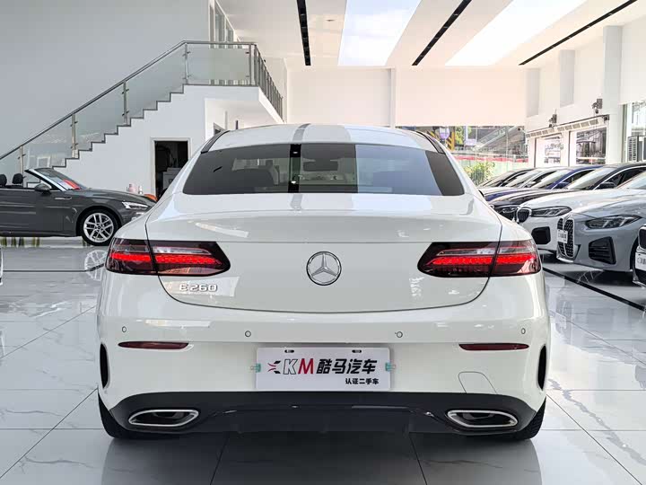 Фото 11 - Mercedes-Benz E-Class