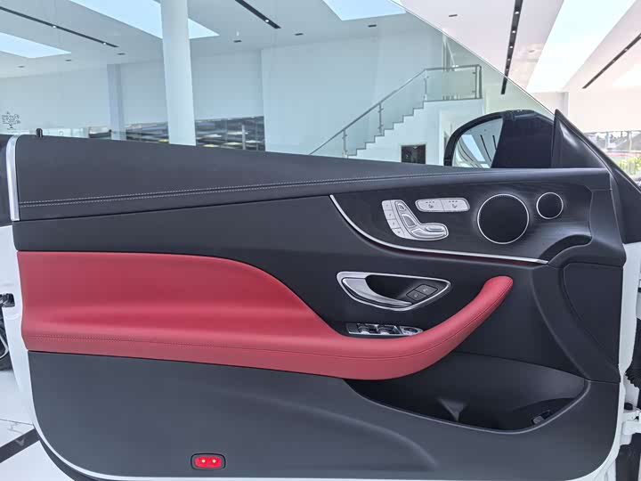 Фото 3 - Mercedes-Benz E-Class