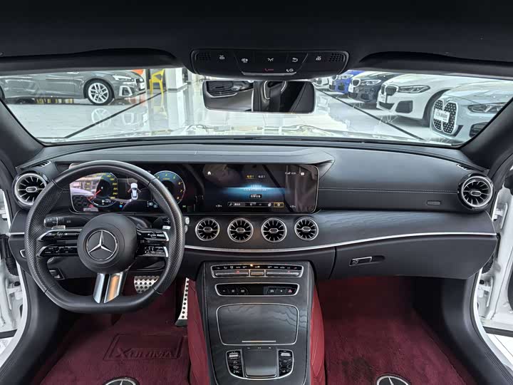 Фото 4 - Mercedes-Benz E-Class