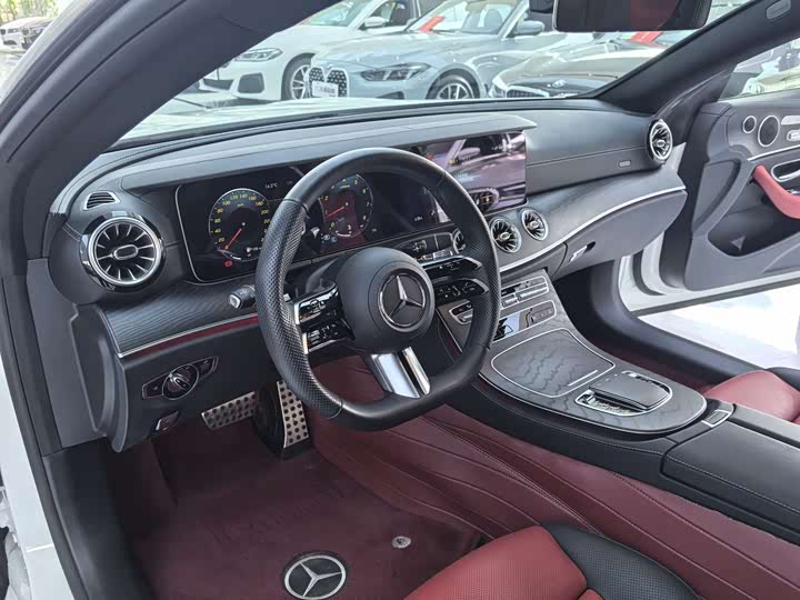 Фото 5 - Mercedes-Benz E-Class