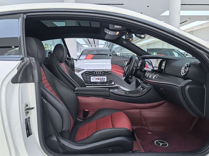 Фото 9 - Mercedes-Benz E-Class