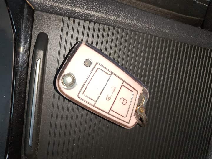 Фото 9 - Volkswagen Sagitar L