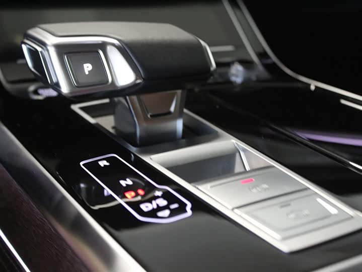 Фото 13 - Audi Q7