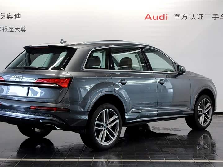 Фото 4 - Audi Q7