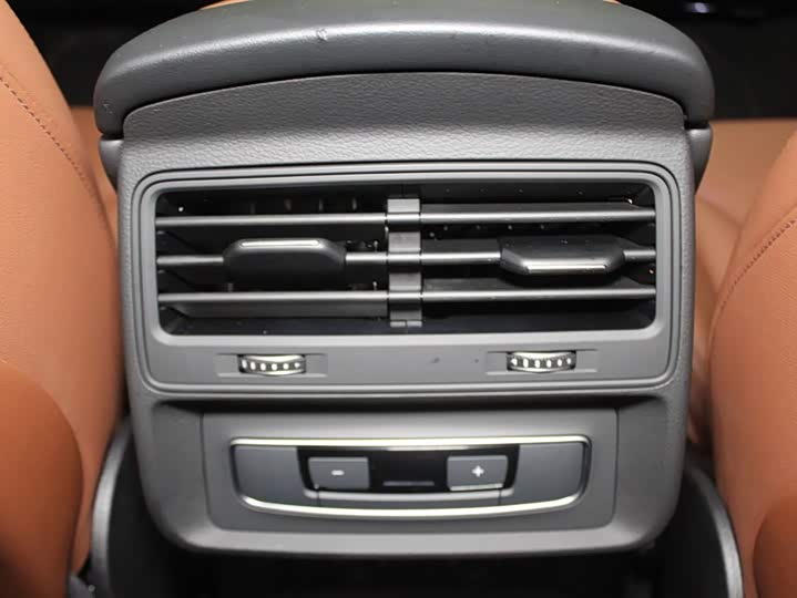 Фото 9 - Audi Q7