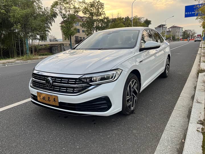 Фото 1 - Volkswagen Sagitar L