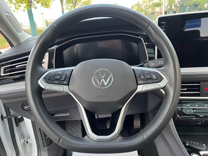 Фото 11 - Volkswagen Sagitar L